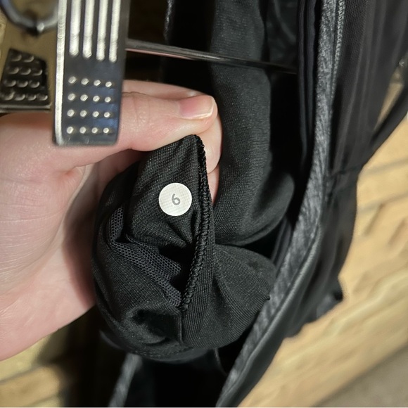 Lululemon Black and Gray Mesh Back & Unpadded Bra Tank Top Women's Size 6 - Picture 6 of 6